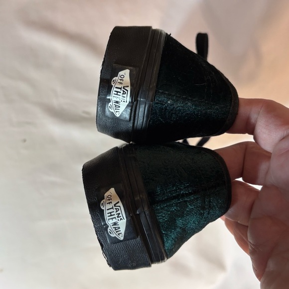 VANS OFF THE WALL Sz 7 Velvet Jackard Black Rubber Sole Lace Up Sneakers - Picture 10 of 11